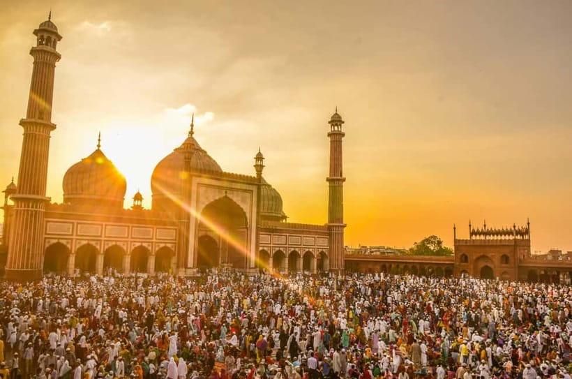 Delhi: Half Day or Full-Day Private City Tour - New Delhi shopping stop: a practical finish (about 1 hour)