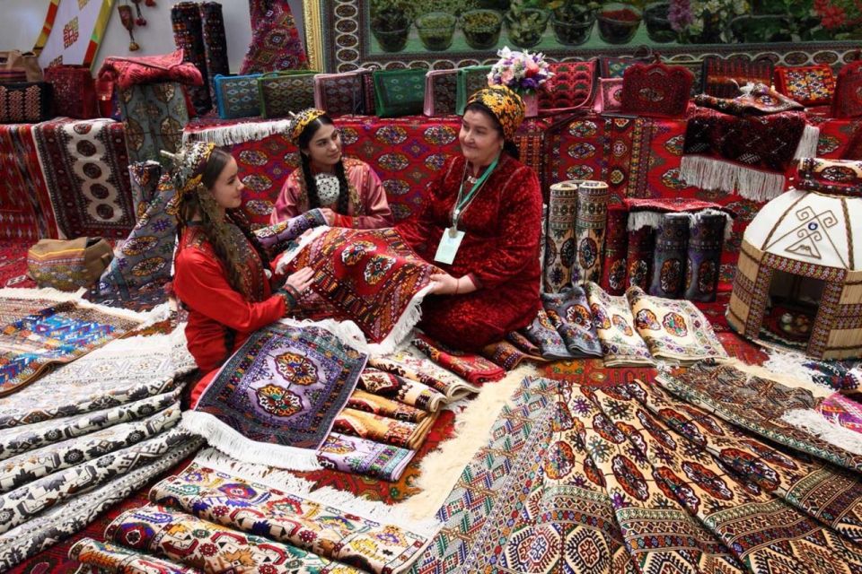 Delhi: Half day Shopping tour with guide by car. - Chandni Chowk: Wholesale Shopping for Textiles, Electronics, and Watches