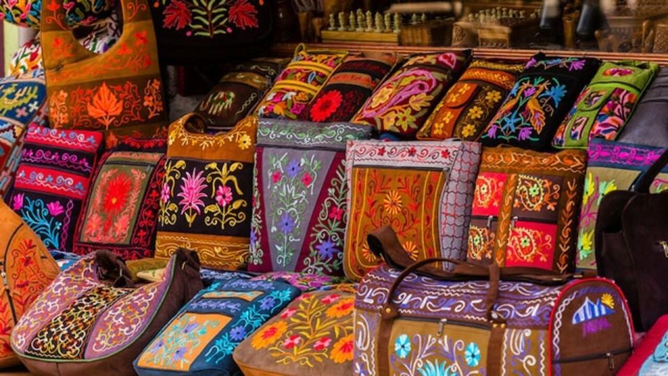Delhi: Half day Shopping tour with guide by car. - What to Bring and How to Shop Without Getting Rattled