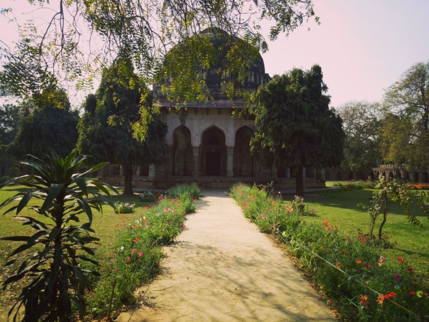 Delhi: Heritage Photography Tour - Lodhi-era stops: Shish Gumbad, Sikandar Lodi Tomb, and the feeling of lineage