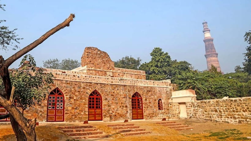 Delhi: Mehrauli Archaeological Park Tour with Hotel Pickup - Rajon Ki Baoli: the stepwell that changes how you see the park