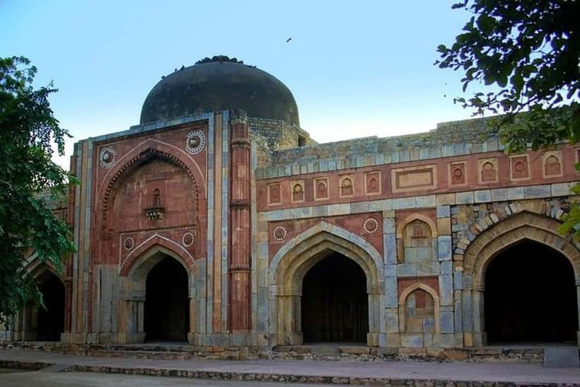 Delhi: Mehrauli Archaeological Park Tour with Hotel Pickup - Balban’s Tomb remains: a Sultanate-era anchor