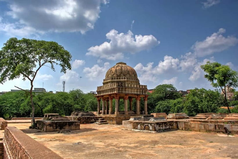 Delhi: Mehrauli Archaeological Park Tour with Hotel Pickup - Bottled water and small comforts that actually help