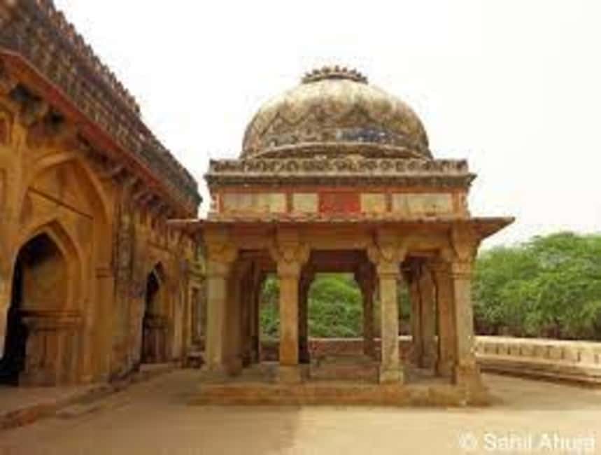 Delhi: Mehrauli Archaeological Park Tour with Qutub Minar - Key highlights to look for