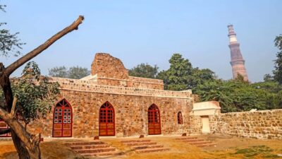 Delhi: Mehrauli Archaeological Park Tour with Qutub Minar - Qutub Minar: the landmark that sets the timeline