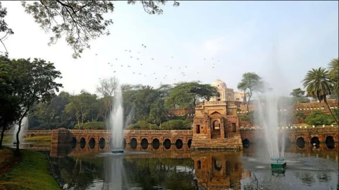Delhi: Mehrauli Archaeological Park Tour with Qutub Minar - Tomb of Balban and the Dovecot Metcalfe Boathouse stops