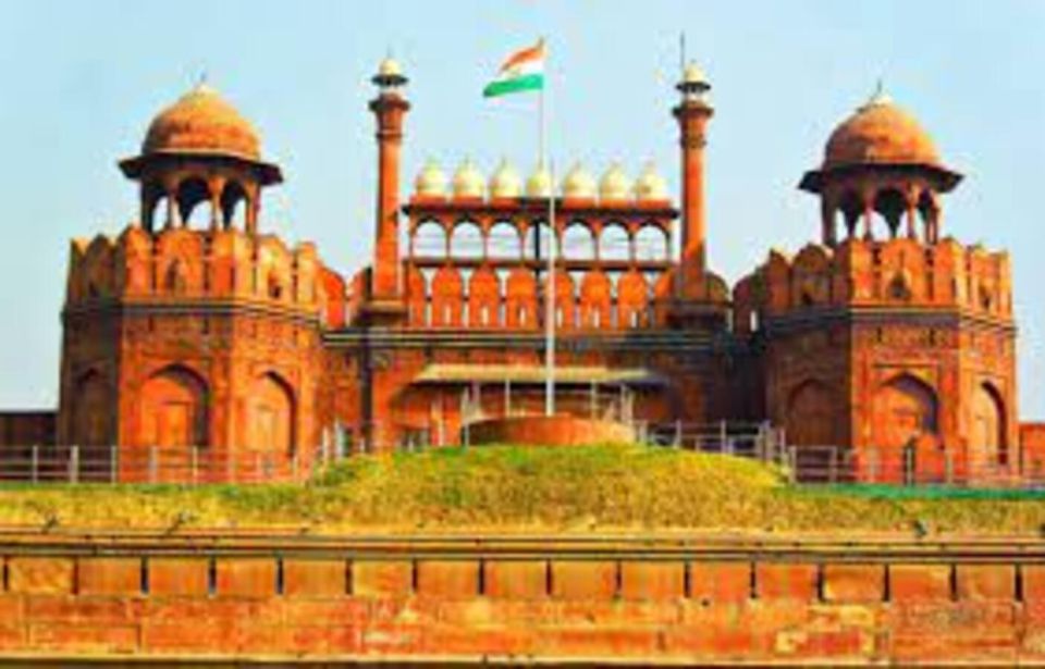 Delhi: Old and New Delhi One Day Private Guided City Tour - India Gate drive-by and the imperial architecture mood shift