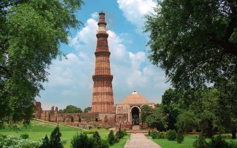 Delhi: Old and New Delhi Private City Tour by Car - Lotus Temple and the Quiet Side of Delhi