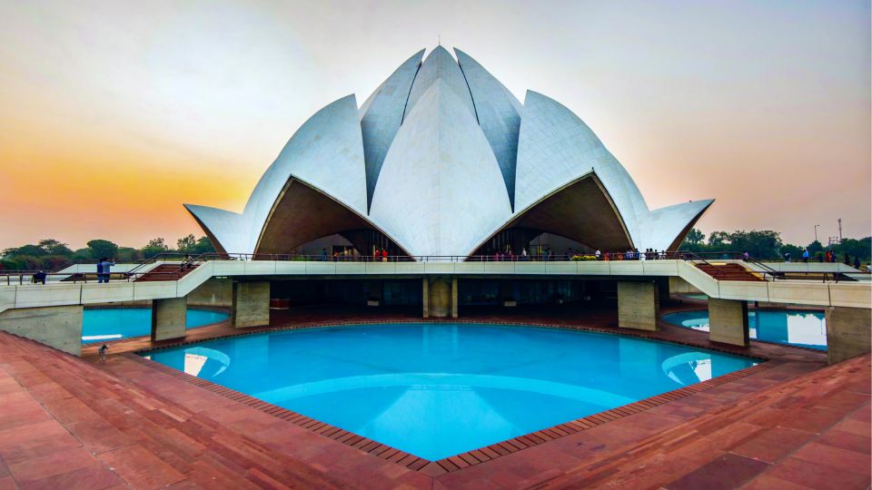 Delhi: Old and New Delhi Sightseeing Private Day Tour - Key things that make this tour worth your attention