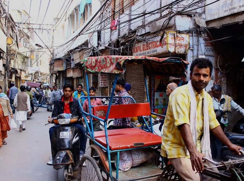 Delhi: Old Delhi and Chandni Chowk Tuk-Tuk Tour - Jama Masjid: a Mughal landmark right at street level