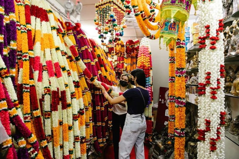Delhi: Old Delhi Guided Tour with Rickshaw & Entry Tickets - Price and options: what you actually get for the money
