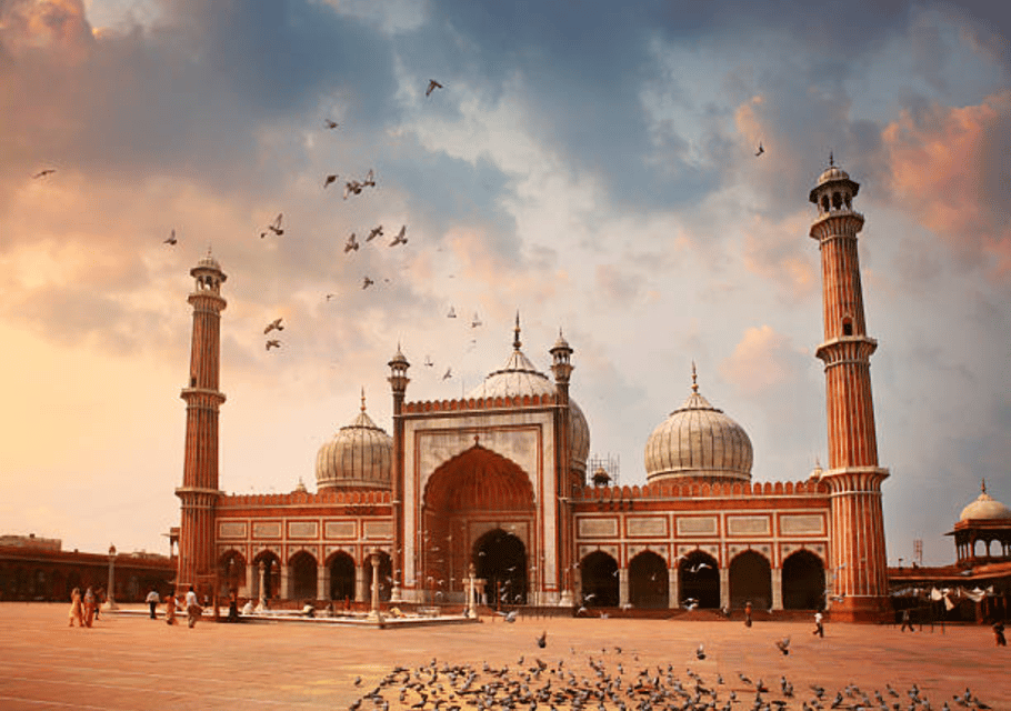 Delhi: Old Delhi & New Delhi Full & Half Day Private Tour - Red Fort photo stop and Agrasen ki Baoli’s quiet geometry