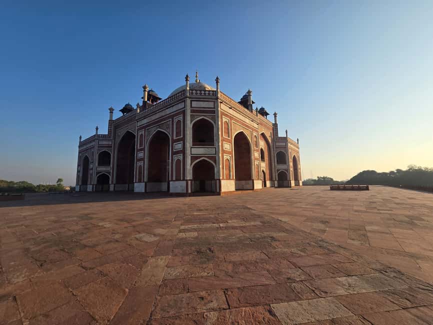 Delhi: Old Delhi & New Delhi Full & Half Day Private Tour - Gurudwara Bangla Sahib: Sikh calm, community energy, and reflection time