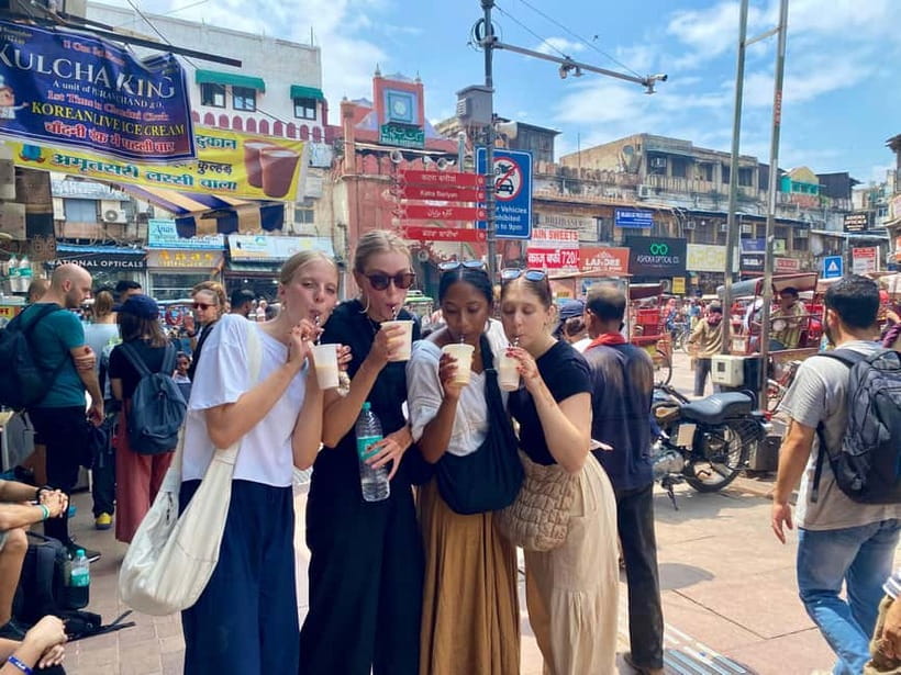 Delhi: Old Delhi's Street Food, Temples & Spice Market Tour - Old Delhi in Three Hours: What This Tour Gets Right