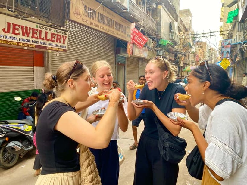 Delhi: Old Delhi's Street Food, Temples & Spice Market Tour - Sri Digambar Jain Lal Mandir: A Short Temple Stop with Real Focus