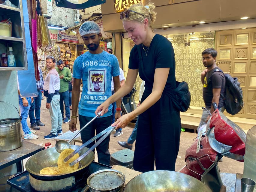Delhi: Old Delhi's Street Food, Temples & Spice Market Tour - Sikh Gurdwara Mega Kitchen: Where the Meal Is the Lesson