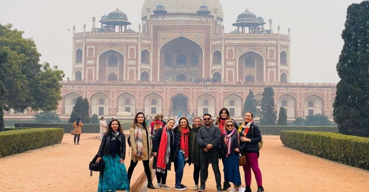 Delhi: Old & New Delhi Private Full Day or Half Day Tour - Getting started at Sunehri Masjid and handling Delhi traffic