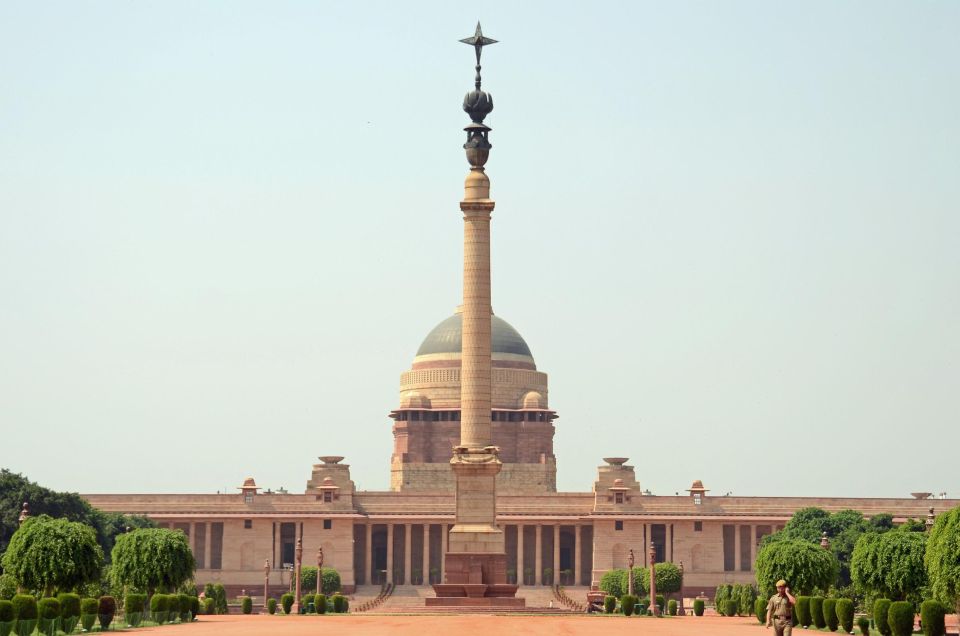 Delhi: Old & New Delhi Private Guided City Tour with Options - Red Fort and the outside-view reality