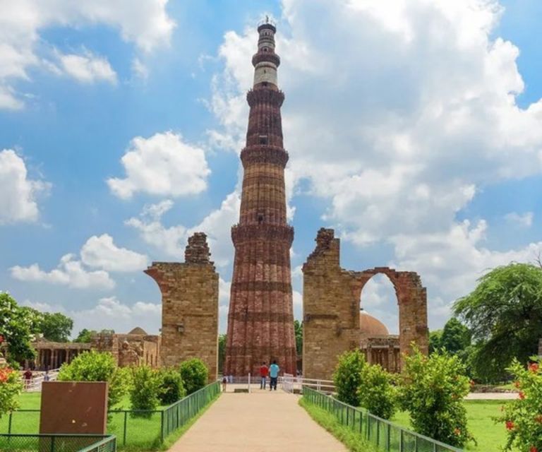 Delhi: Private Guided Day Tour of Old and New Delhi - Lunch in the middle: Mughlai and North Indian choices, plus a reset