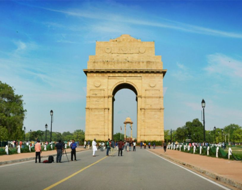 Delhi: Private Guided Day Tour of Old and New Delhi - Old Delhi: Red Fort orientation, Jama Masjid walks, and Chandni Chowk energy