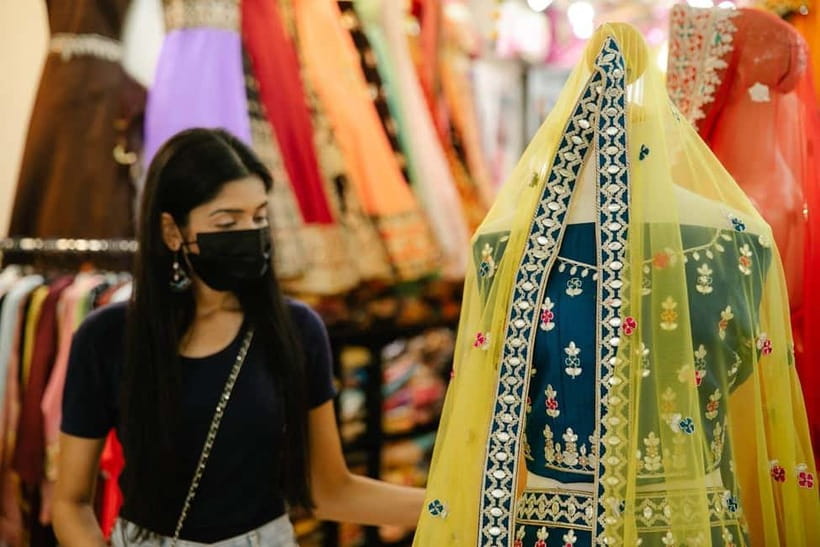 Delhi: Private Half-Day Shopping Tour with Guide & Transfers - Chandni Chowk: where you find the big-ticket items and the quick bargains