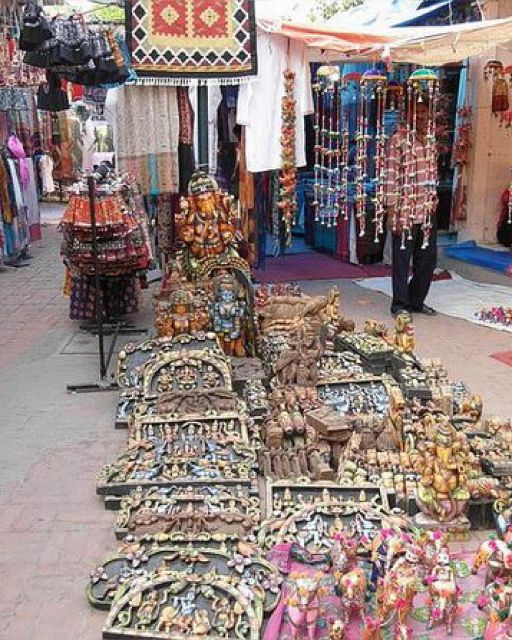 Delhi: Private Half-Day Shopping Tour with Guide & Transfers - The pedicab or rickshaw ride: a smart break from walking