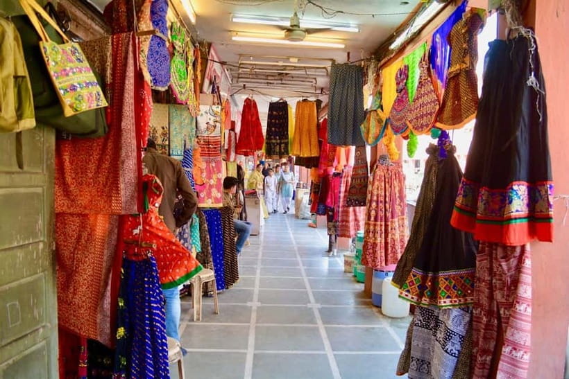 Delhi: Private Half-Day Shopping Tour with Guide & Transfers - Dilli Haat: arts and crafts shopping with a calmer feel