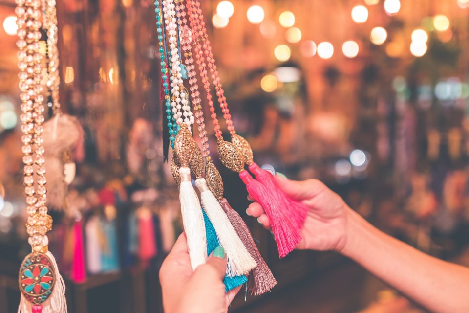 Delhi: Private Half-Day Shopping Tour with Guide & Transfers - Guides and drivers can make or break the shopping day