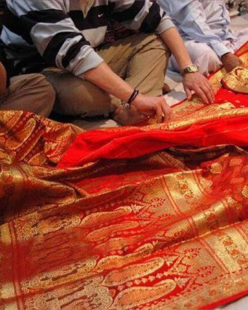 Delhi: Private Half-Day Shopping Tour with Guide & Transfers - Getting picked up and staying comfortable (even when traffic gets messy)