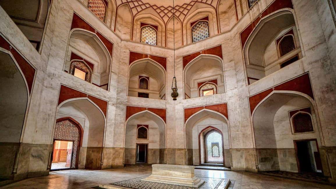 Delhi: Private Humayun’s Tomb Guided Tour with Entry Ticket - Humayun’s Tomb with a guide who keeps it clear
