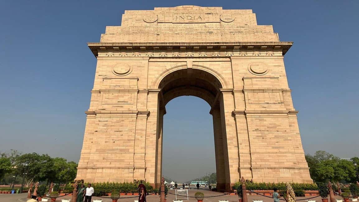 Delhi: Private Old and New Delhi Day Trip with Local Guide - A Private Old-Delhi to New-Delhi Loop That Actually Fits a Day