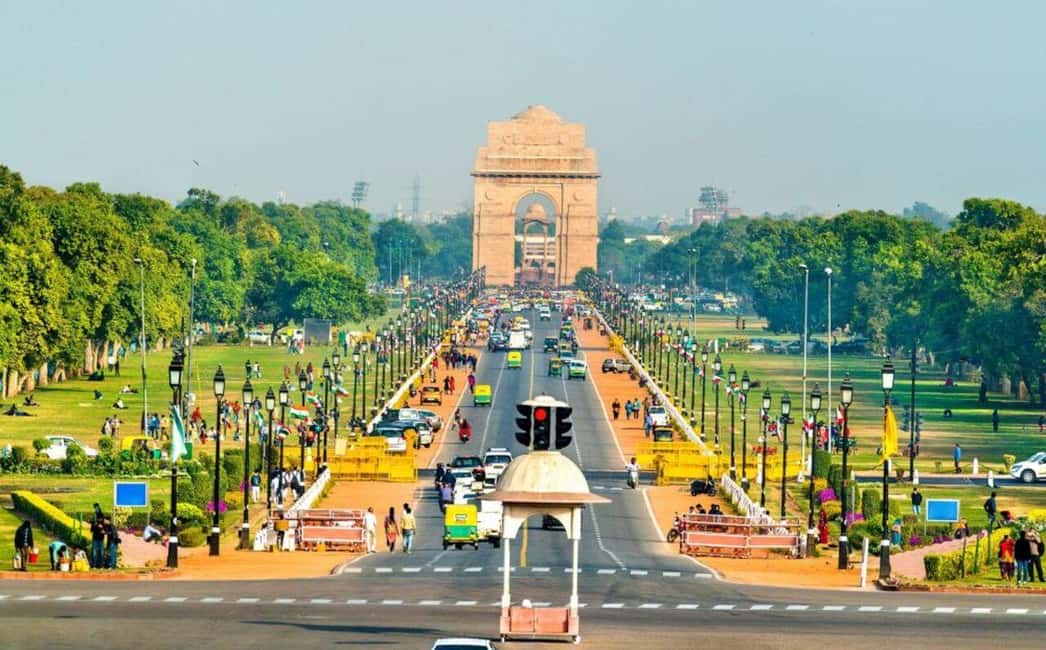 Delhi: Private Old and New Delhi Day Trip with Local Guide - Gandhi’s Trail to New Delhi: Raj Ghat and the Shift in Mood