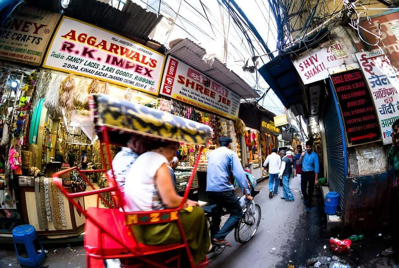 Delhi: Private Shopping Tour with a Local Guide and Transfer - Why this Delhi shopping tour works for a half-day