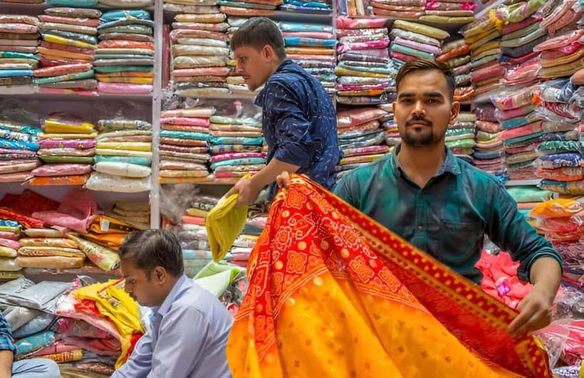 Delhi: Private Shopping Tour with a Local Guide and Transfer - Price and value: what you get for about $8 per person
