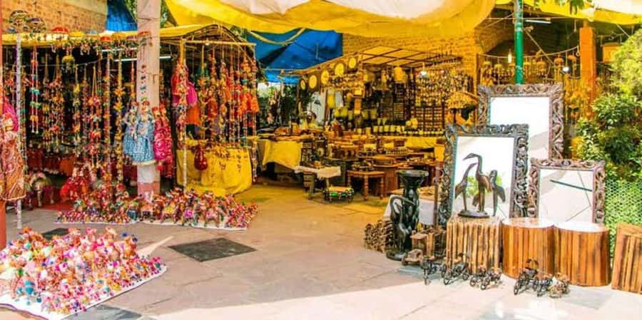 Delhi: Private Shopping Tour with Guide and Transfer - The value: a guided Old Delhi shopping route for $25