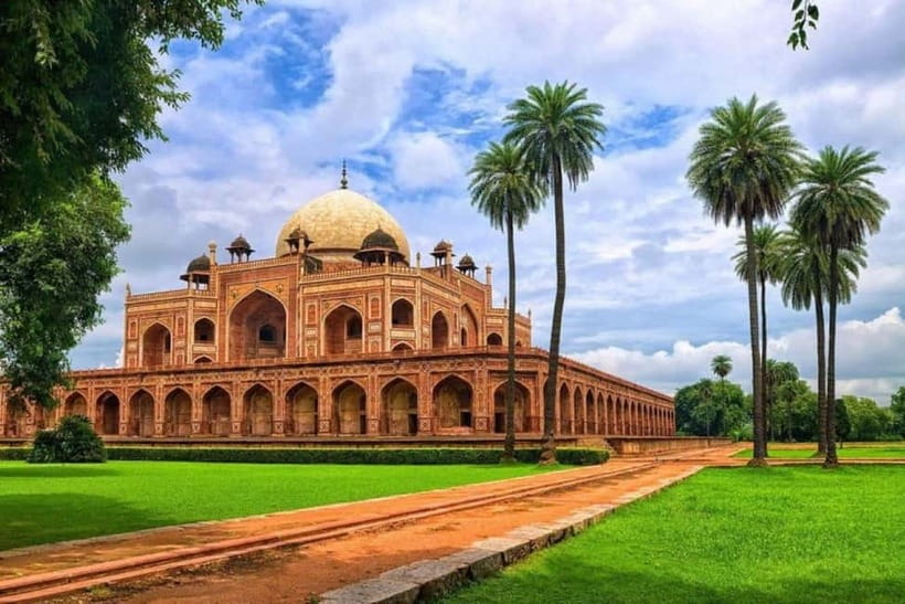 Delhi: Private Tour of Old and New Delhi with Hotel Pickup - How the Old vs New Delhi choice really affects your day