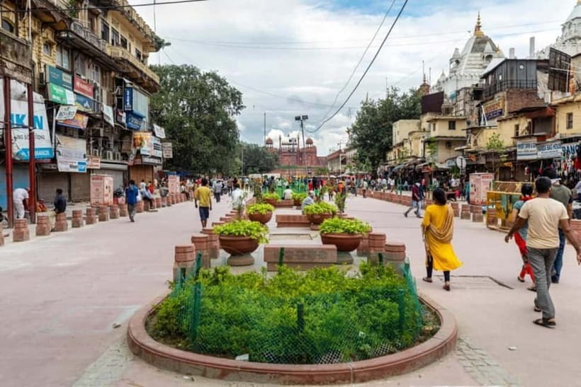 Delhi: Private Tour of Old and New Delhi with Hotel Pickup - Stops that depend on time: Qutb Minar, Agrasen ki Baoli, and Lodi Garden