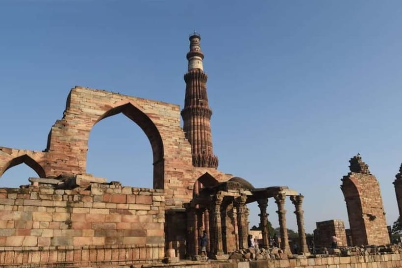 Delhi: Private Tour of Old and New Delhi with Hotel Pickup - What you’ll actually walk: shoes, water, and crowd reality in Old Delhi