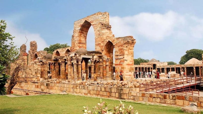 Delhi: Qutub Minar UNESCO World Heritage Site Walking Tour - Mamluk craftsmanship: why the storeys look different