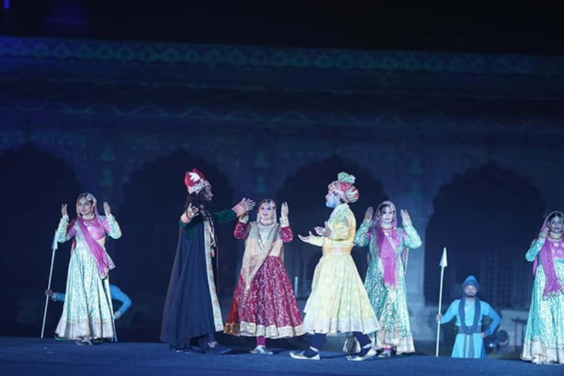 Delhi: Red Fort 2 Hour Light & Sound Show with Private Guide - Private Guide Matters: Translation, Pace, and Staying Oriented