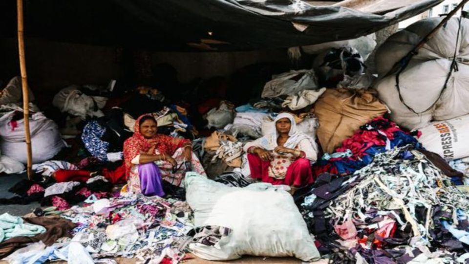 Delhi Slum Walking Tour - Small industries and residences: what you should look for