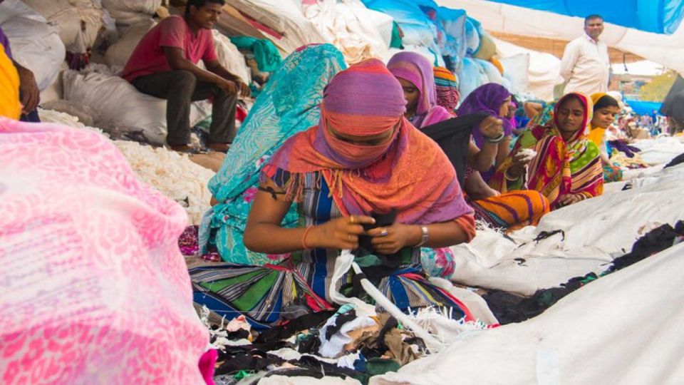 Delhi Slum Walking Tour - Group size, timing, and pace: a realistic two hours
