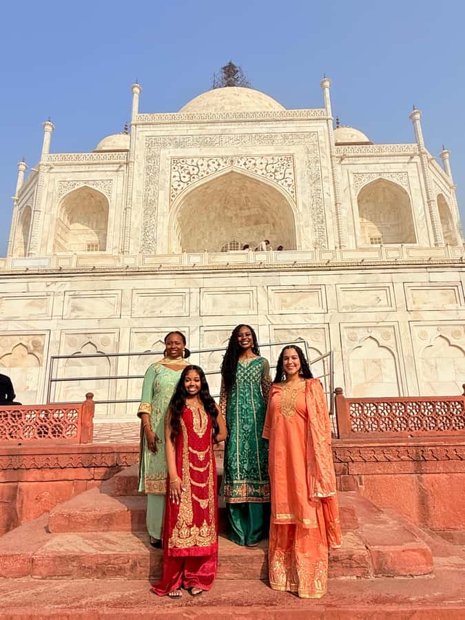 Delhi: Taj Mahal & Agra Tour by Gatimaan Express Train - Getting to Nizamuddin Station and boarding smoothly