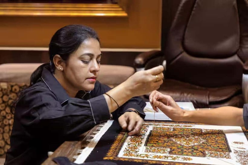 Delhi: Textile Trail Tour with Artisan Interaction - Shankar Market: Where Fabric Detail Gets Serious