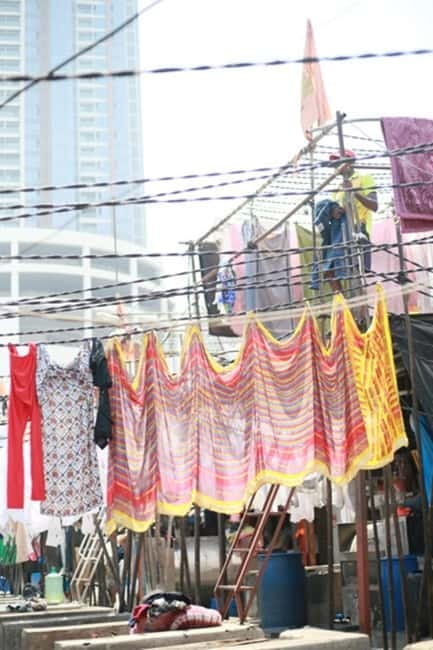 Dhobi Ghat Laundry and Dharavi Slum Tour with Local Train - Arriving in Dharavi: the walk is where meaning forms