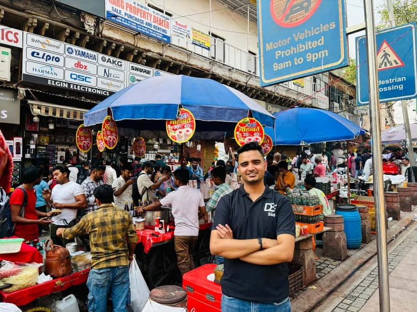 Discover Old & New Delhi: Private Tour with Street Food - Gurudwara Bangla Sahib: calm, culture, and a reset before Old Delhi