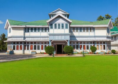 Discover the Colonial Trails of Shimla- Guided Walking Tour - Rashtrapati Niwas (Viceregal Lodge): Where Power Took a View