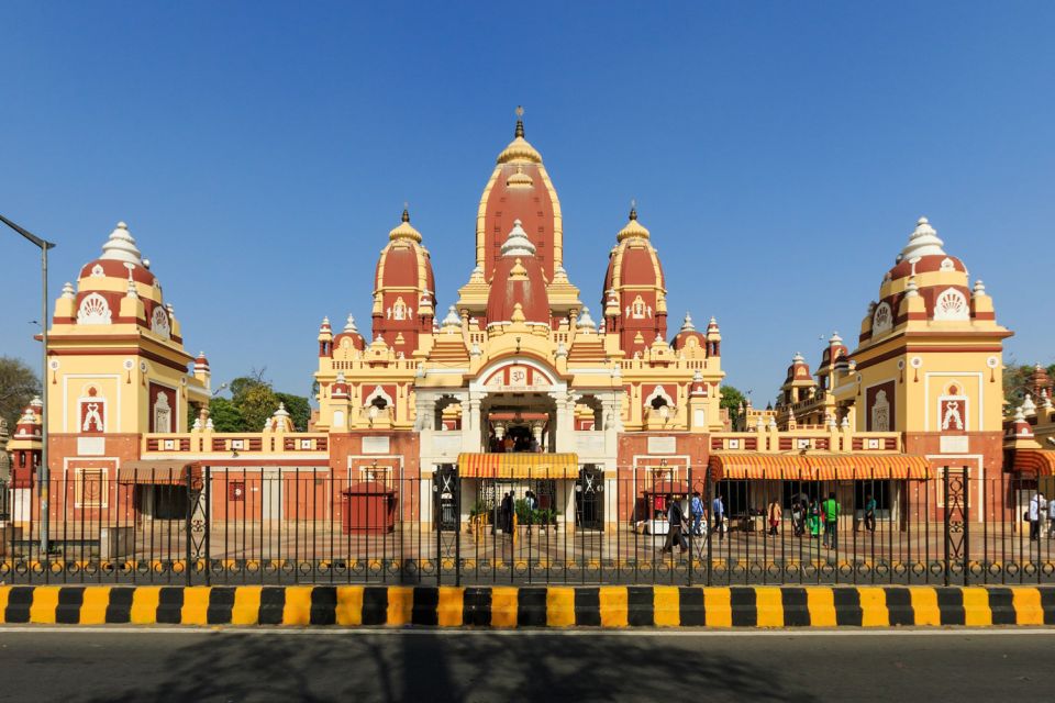 Divine Delhi: Explore Indian Faiths on a Cultural Tour - Gurudwara Bangla Sahib: Sarovar, Community Service, and Real Questions