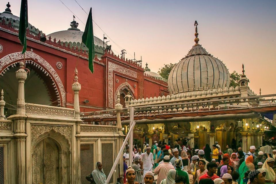 Divine Delhi: Explore Indian Faiths on a Cultural Tour - Hazrat Nizamuddin Mausoleum: Sufi Devotion and Pilgrim Energy