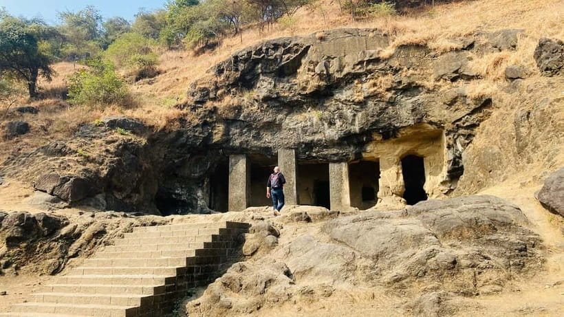 Elephanta caves tour in Mumbai - Group & Private Options - Gateway of India: short intro, big atmosphere
